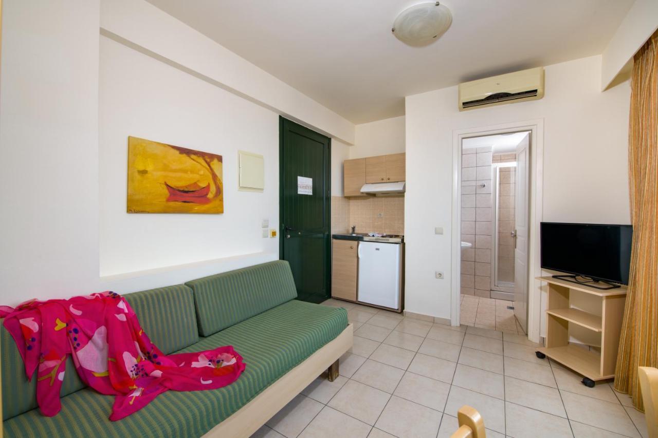 Margarita Beach Hotel Agia Marina 外观 照片