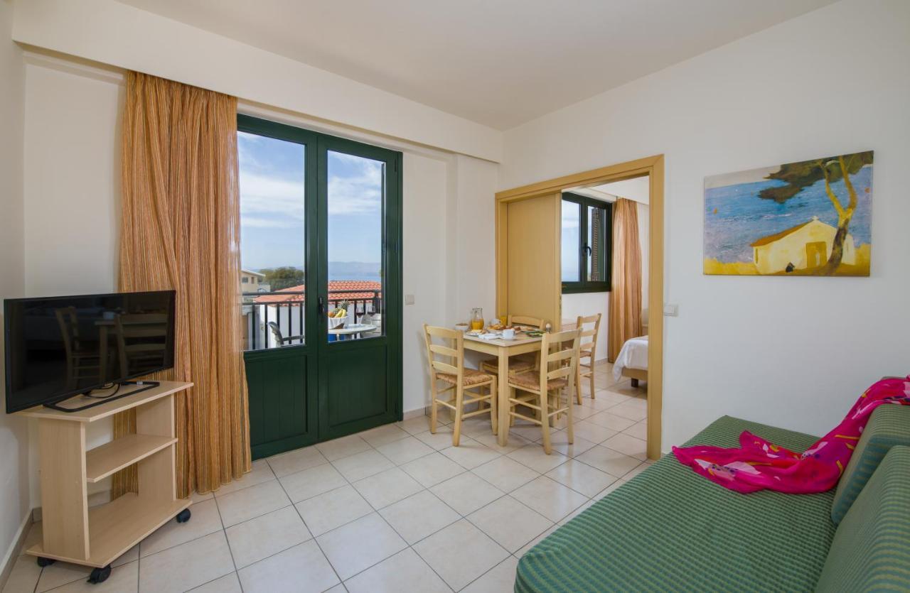 Margarita Beach Hotel Agia Marina 外观 照片