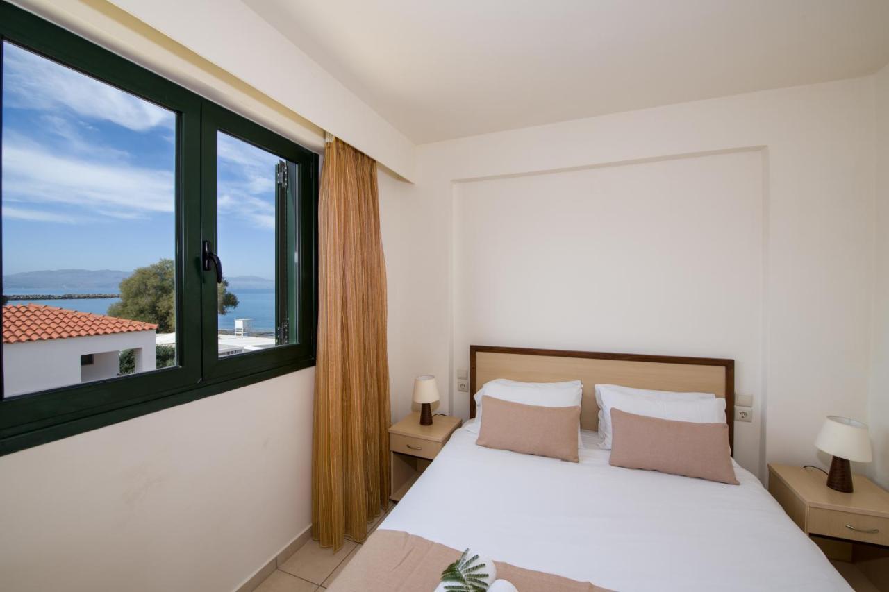 Margarita Beach Hotel Agia Marina 外观 照片