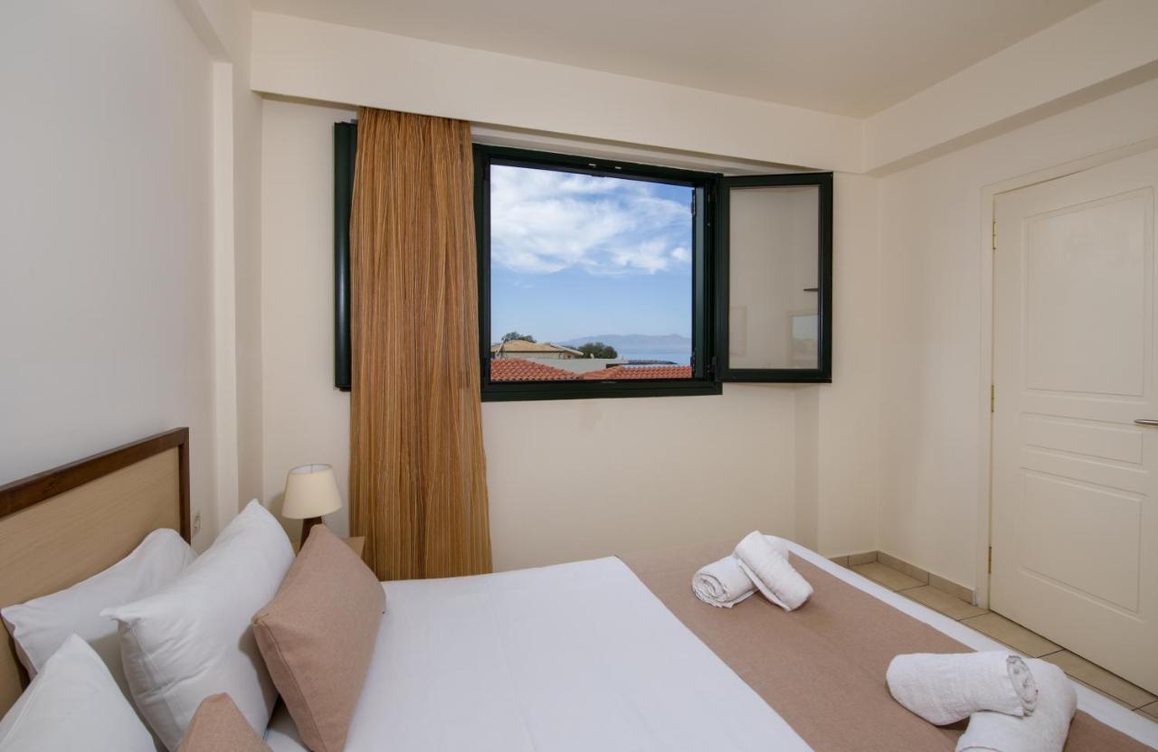 Margarita Beach Hotel Agia Marina 外观 照片