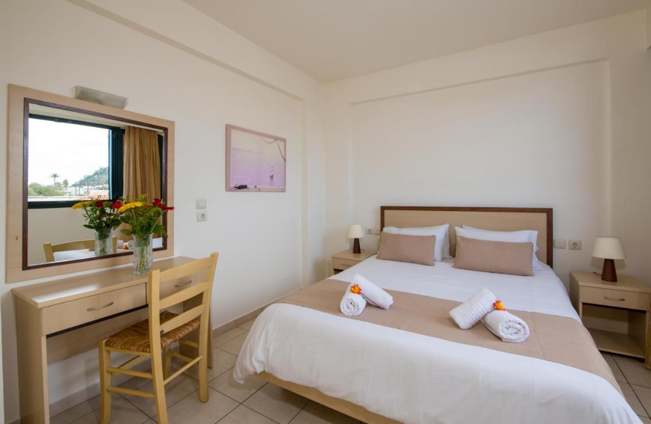Margarita Beach Hotel Agia Marina 外观 照片