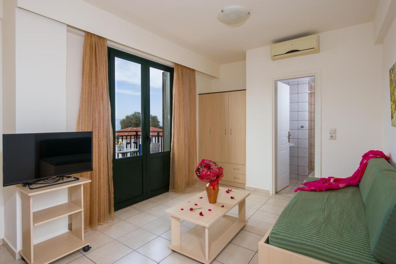 Margarita Beach Hotel Agia Marina 外观 照片