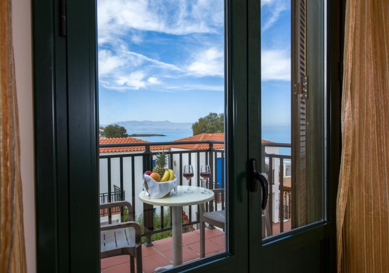 Margarita Beach Hotel Agia Marina 外观 照片