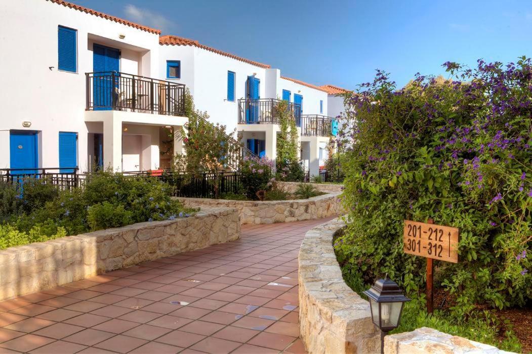 Margarita Beach Hotel Agia Marina 外观 照片