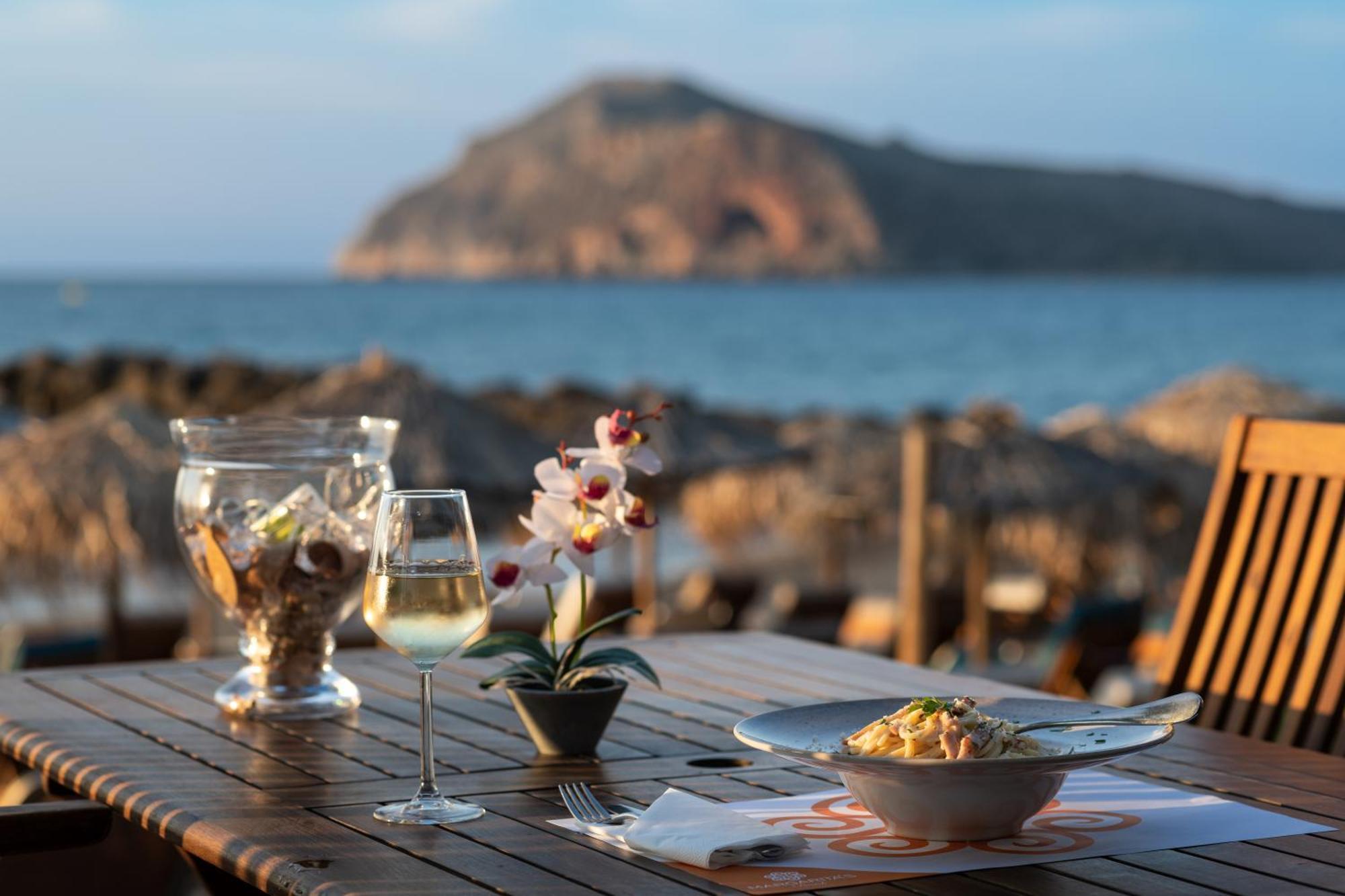 Margarita Beach Hotel Agia Marina 外观 照片
