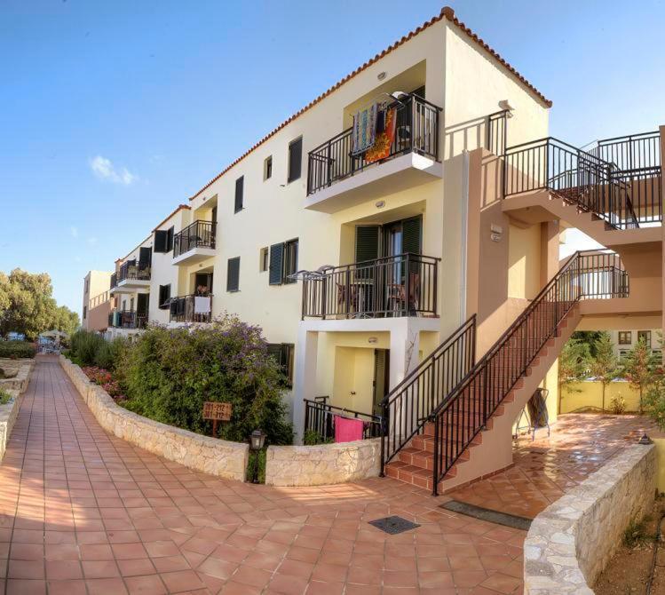 Margarita Beach Hotel Agia Marina 外观 照片
