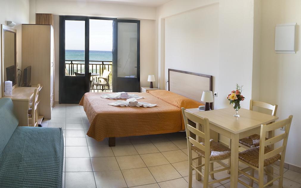Margarita Beach Hotel Agia Marina 客房 照片