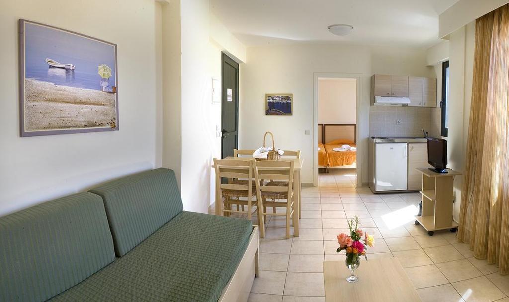 Margarita Beach Hotel Agia Marina 客房 照片