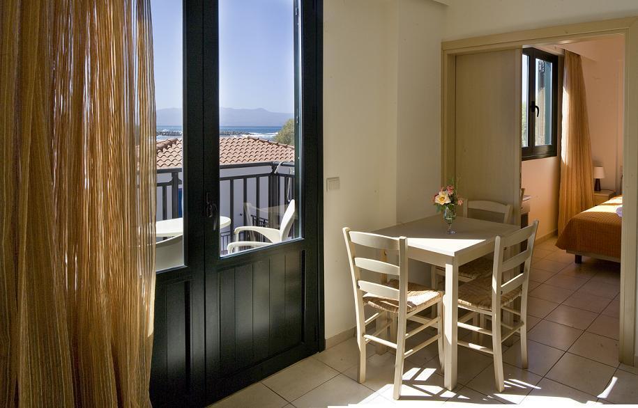 Margarita Beach Hotel Agia Marina 客房 照片