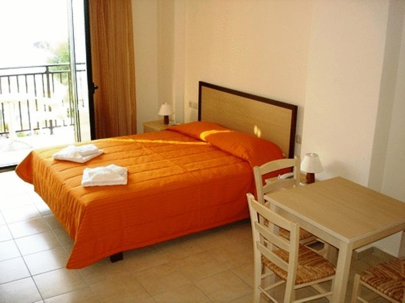 Margarita Beach Hotel Agia Marina 客房 照片